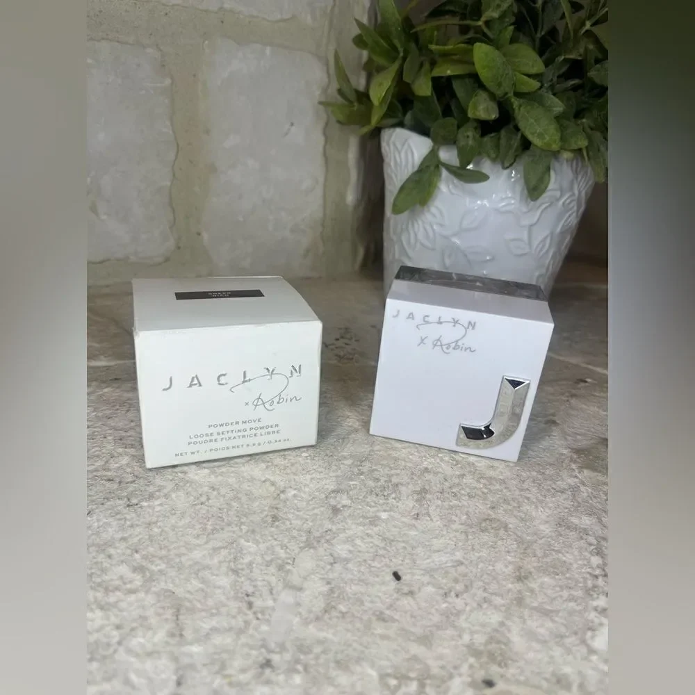 Jaclyn x Robin powder move loose setting powder sheer rich